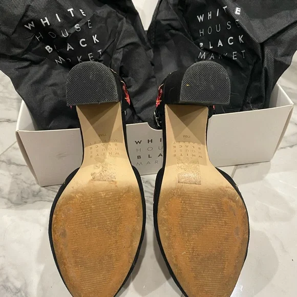 Luxe White House Black Market Piper Black Velvet and floral embroidered pumps 🌹 - Picture 14 of 16